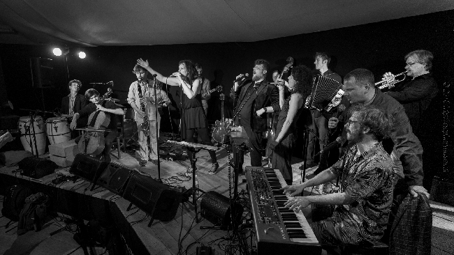 TINI TRAMPLER & PLAYBACK DOLLS mit GÄST_INNEN